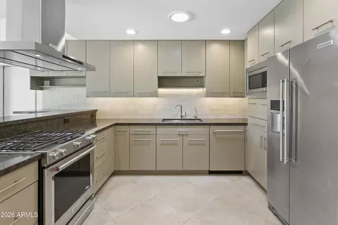 Kitchen - 35 E Papago Dr, Tempe, AZ 85288 photo 3 of 4
