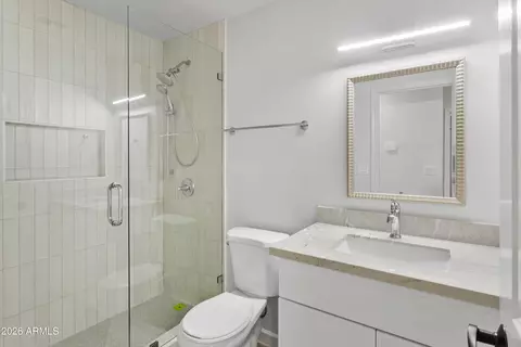 Bath - 35 E Papago Dr, Tempe, AZ 85288 photo 1 of 5