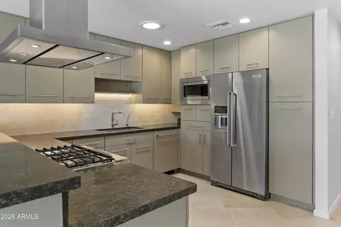 Kitchen - 35 E Papago Dr, Tempe, AZ 85288 photo 2 of 4