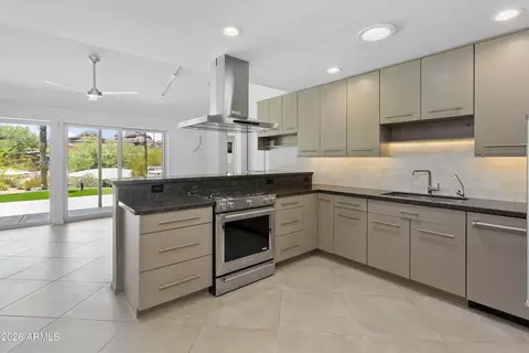 Kitchen - 35 E Papago Dr, Tempe, AZ 85288 photo 4 of 4