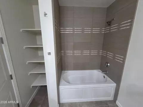 Bath - 1 E Lexington Ave #701, Phoenix, AZ 85012 photo 2 of 4