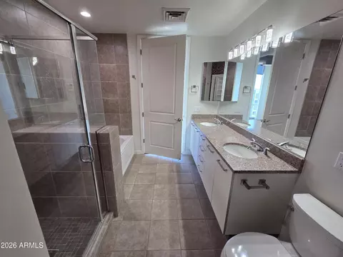 Bath - 1 E Lexington Ave #701, Phoenix, AZ 85012 photo 4 of 4