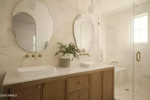 Bath - 32 W Linger Ln, Phoenix, AZ 85021 photo 4 of 9