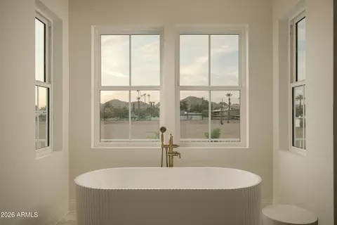 Bath - 32 W Linger Ln, Phoenix, AZ 85021 photo 3 of 9
