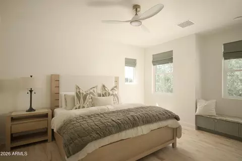 Bedroom - 32 W Linger Ln, Phoenix, AZ 85021 photo 3 of 4