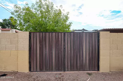 Exterior - 1202 E Alice Ave, Phoenix, AZ 85020 photo 11 of 12