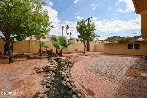 Exterior - 1202 E Alice Ave, Phoenix, AZ 85020 photo 4 of 12
