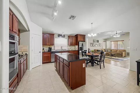 Kitchen - 2835 E Quiet Hollow Ln, Phoenix, AZ 85024 photo 2 of 5