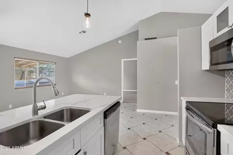 Kitchen - 2926 E Isabella Ave, Mesa, AZ 85204 photo 5 of 6