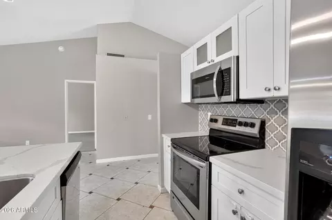 Kitchen - 2926 E Isabella Ave, Mesa, AZ 85204 photo 4 of 6