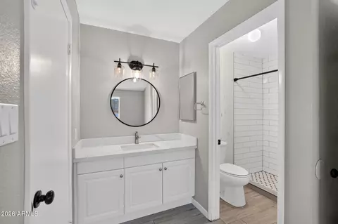 Bath - 2926 E Isabella Ave, Mesa, AZ 85204 photo 3 of 3