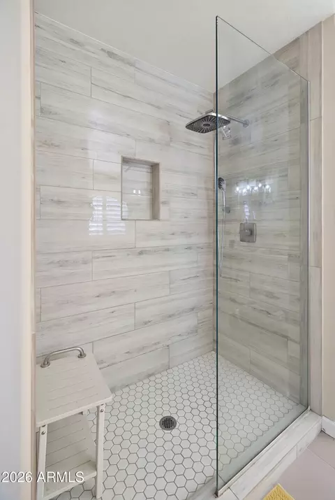 Bath - 1351 E Libby St, Phoenix, AZ 85022 photo 3 of 3