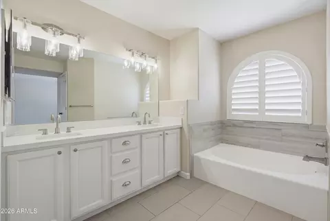 Bath - 1351 E Libby St, Phoenix, AZ 85022 photo 2 of 3