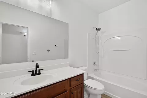 Bath - 2925 E Andre Ave, Gilbert, AZ 85298 photo 2 of 4