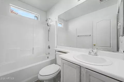 Bath - 1454 E Sheraton Ln, Phoenix, AZ 85040 photo 4 of 4