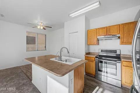 Kitchen - 1454 E Sheraton Ln, Phoenix, AZ 85040 photo 1 of 1