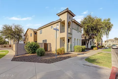 Exterior - 1454 E Sheraton Ln, Phoenix, AZ 85040 photo 2 of 6