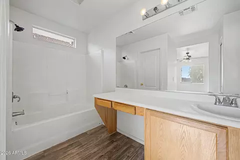 Bath - 1454 E Sheraton Ln, Phoenix, AZ 85040 photo 3 of 4