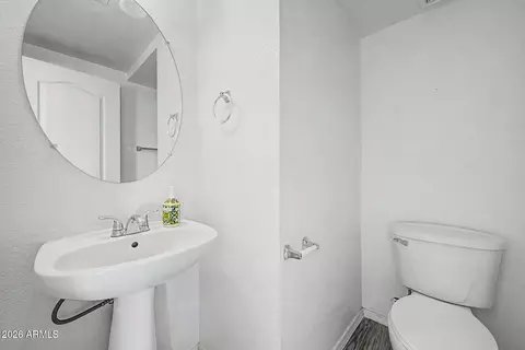 Bath - 1454 E Sheraton Ln, Phoenix, AZ 85040 photo 1 of 4