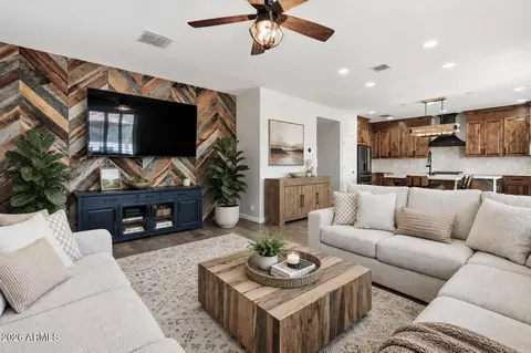 7672 W Fetlock Trl, Peoria, AZ 85383