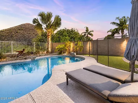 Exterior - 1832 E Parkside Ln, Phoenix, AZ 85024 photo 3 of 8