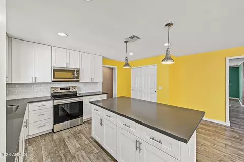 Kitchen - 6442 E Princess Dr, Mesa, AZ 85205 photo 8 of 10