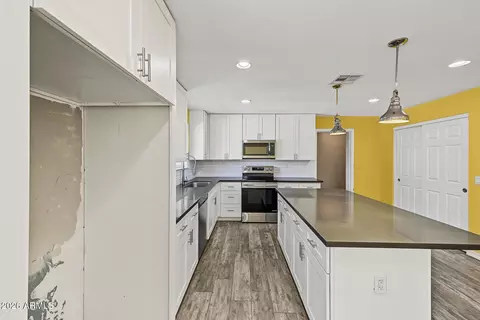 Kitchen - 6442 E Princess Dr, Mesa, AZ 85205 photo 7 of 10