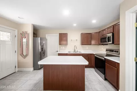 Kitchen - 241 S Equestrian Ct, Gilbert, AZ 85296 photo 7 of 8