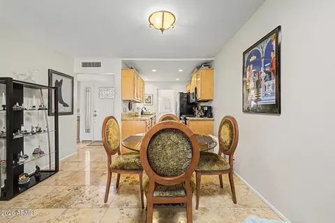 Dining - 1121 E Cochise Dr, Phoenix, AZ 85020 photo 2 of 2