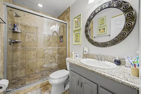 Bath - 1121 E Cochise Dr, Phoenix, AZ 85020 photo 2 of 2