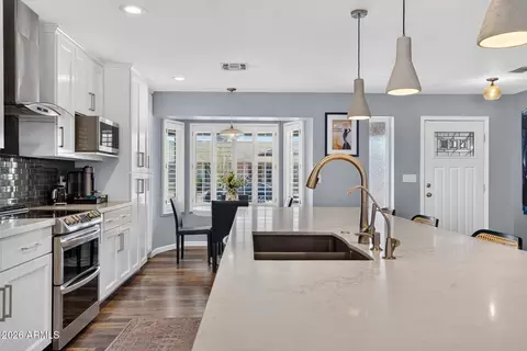 Kitchen - 15 E Angela Dr, Phoenix, AZ 85022 photo 4 of 5