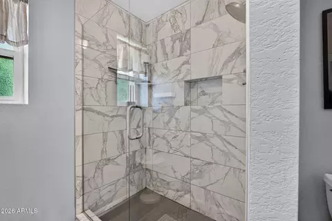 Bath - 15 E Angela Dr, Phoenix, AZ 85022 photo 5 of 5