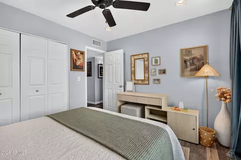 Bedroom - 15 E Angela Dr, Phoenix, AZ 85022 photo 2 of 5