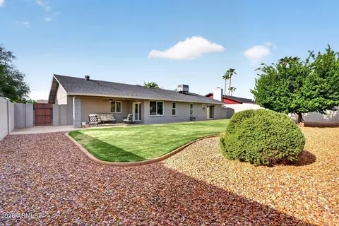 Exterior - 15 E Angela Dr, Phoenix, AZ 85022 photo 6 of 8