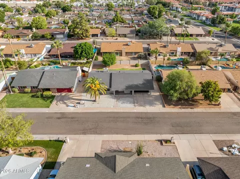 View/Area - 15 E Angela Dr, Phoenix, AZ 85022 photo 2 of 4