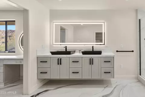 Bath - 1856 E Cinnabar Ave, Phoenix, AZ 85020 photo 1 of 2
