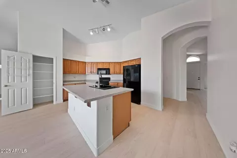 Kitchen - 4315 E Redwood Ln, Phoenix, AZ 85048 photo 1 of 4