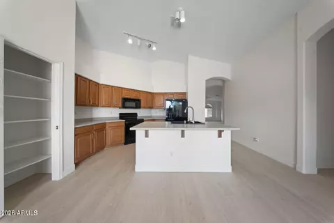 Kitchen - 4315 E Redwood Ln, Phoenix, AZ 85048 photo 4 of 4