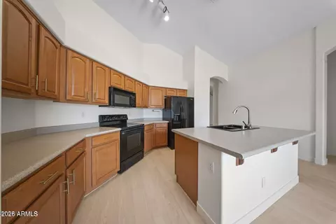 Kitchen - 4315 E Redwood Ln, Phoenix, AZ 85048 photo 2 of 4
