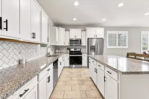 Kitchen - 8544 E Osage Ave, Mesa, AZ 85212 photo 2 of 6