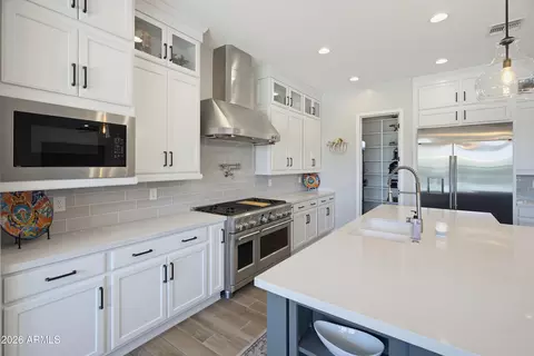 Kitchen - 2515 E Thornton Ct, Gilbert, AZ 85297 photo 3 of 3