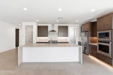 Kitchen - 10252 E Utah Ave, Mesa, AZ 85212 photo 2 of 4