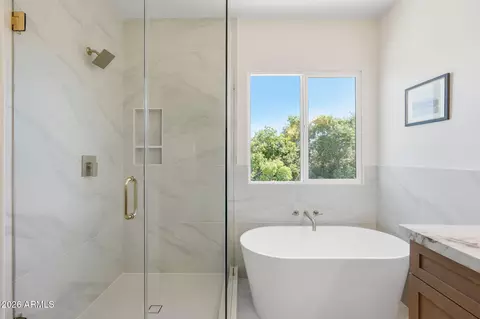Bath - 2533 E Stottler Dr, Gilbert, AZ 85296 photo 5 of 7