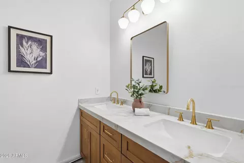 Bath - 2533 E Stottler Dr, Gilbert, AZ 85296 photo 6 of 7