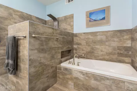 Bath - 3601 E Rosemonte Dr, Phoenix, AZ 85050 photo 3 of 5