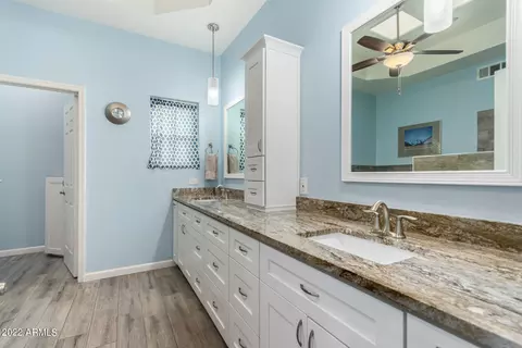 Bath - 3601 E Rosemonte Dr, Phoenix, AZ 85050 photo 2 of 5