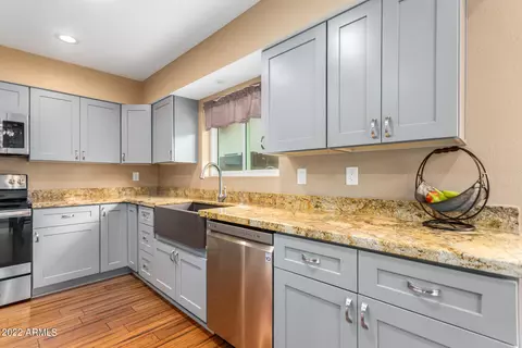 Kitchen - 3601 E Rosemonte Dr, Phoenix, AZ 85050 photo 5 of 6