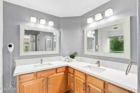 Bath - 2540 E Sagebrush St, Gilbert, AZ 85296 photo 2 of 4