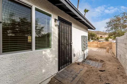 Exterior - 11230 N 17th Ave, Phoenix, AZ 85029 photo 4 of 4