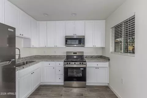 Kitchen - 11230 N 17th Ave, Phoenix, AZ 85029 photo 2 of 2
